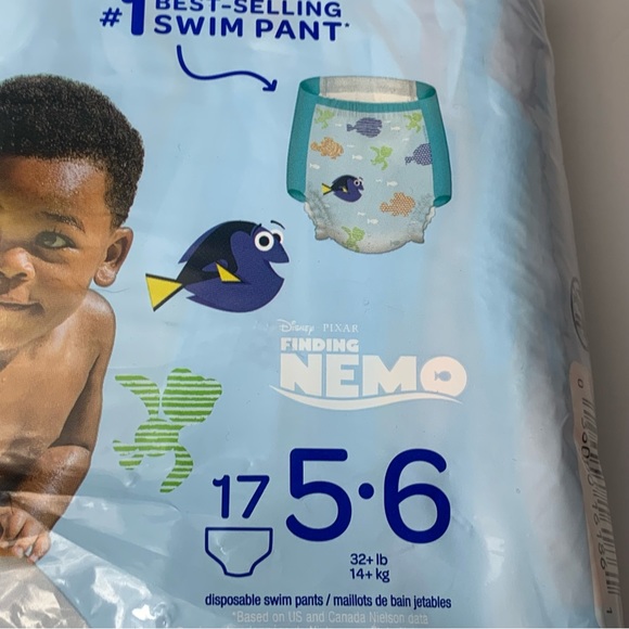 Huggies Finding Nemo Little Swimmers Diapers 17 Count Size 5/6 - Picture 2 of 7